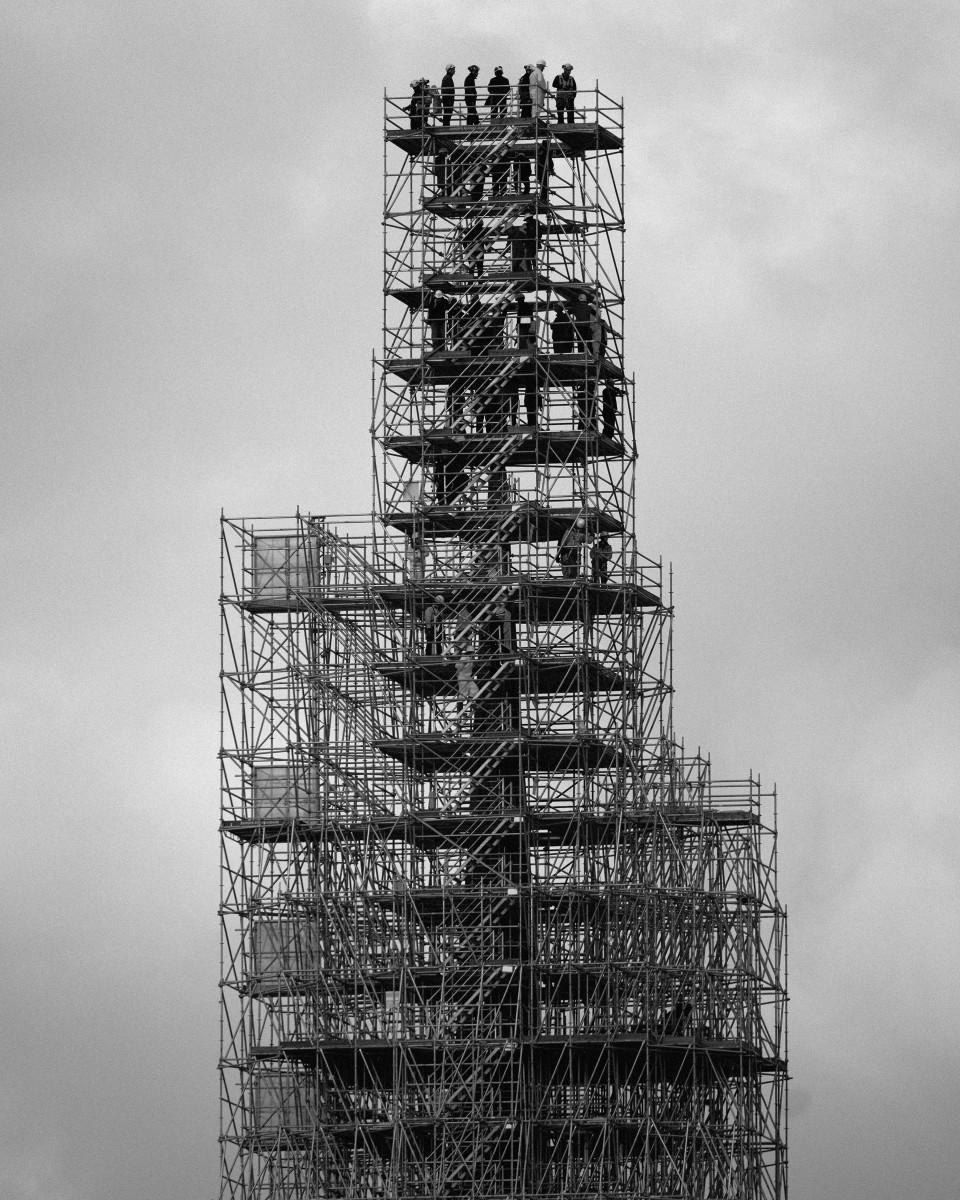 MONUMENTAL. Tomas van Houtryve. L’achèvement de la nouvelle flèche de la cathédrale Notre-Dame.