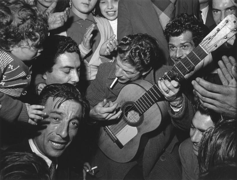 le-guitariste-manitas-de-plata-mariage-gitan-as-tarascon-1953